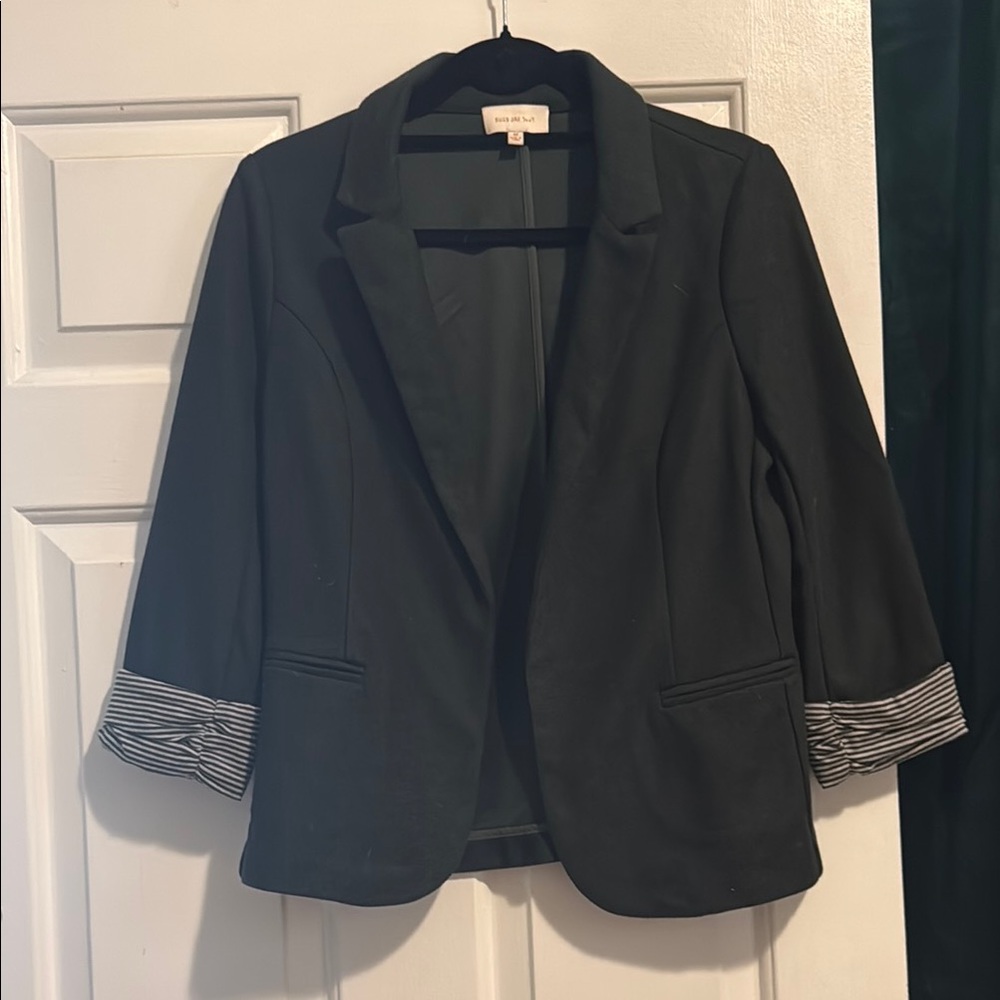 Skies Are Blue Black Blazer with Notched Lapel and 3/4 Sleeves